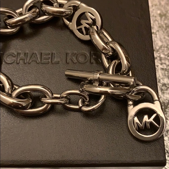 Michael Kors bracelet - Picture 2 of 3